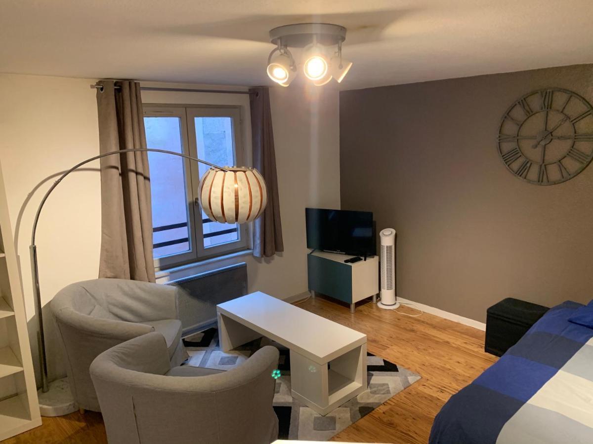 Très Grand Studio - *