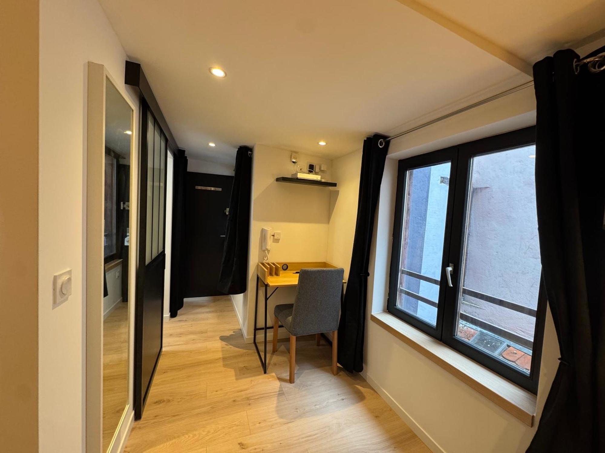 Très Grand Studio -